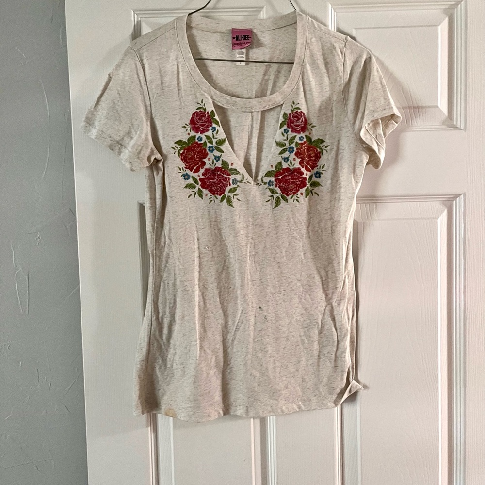 Cute, rose detail, cut out t shirt. Size small.